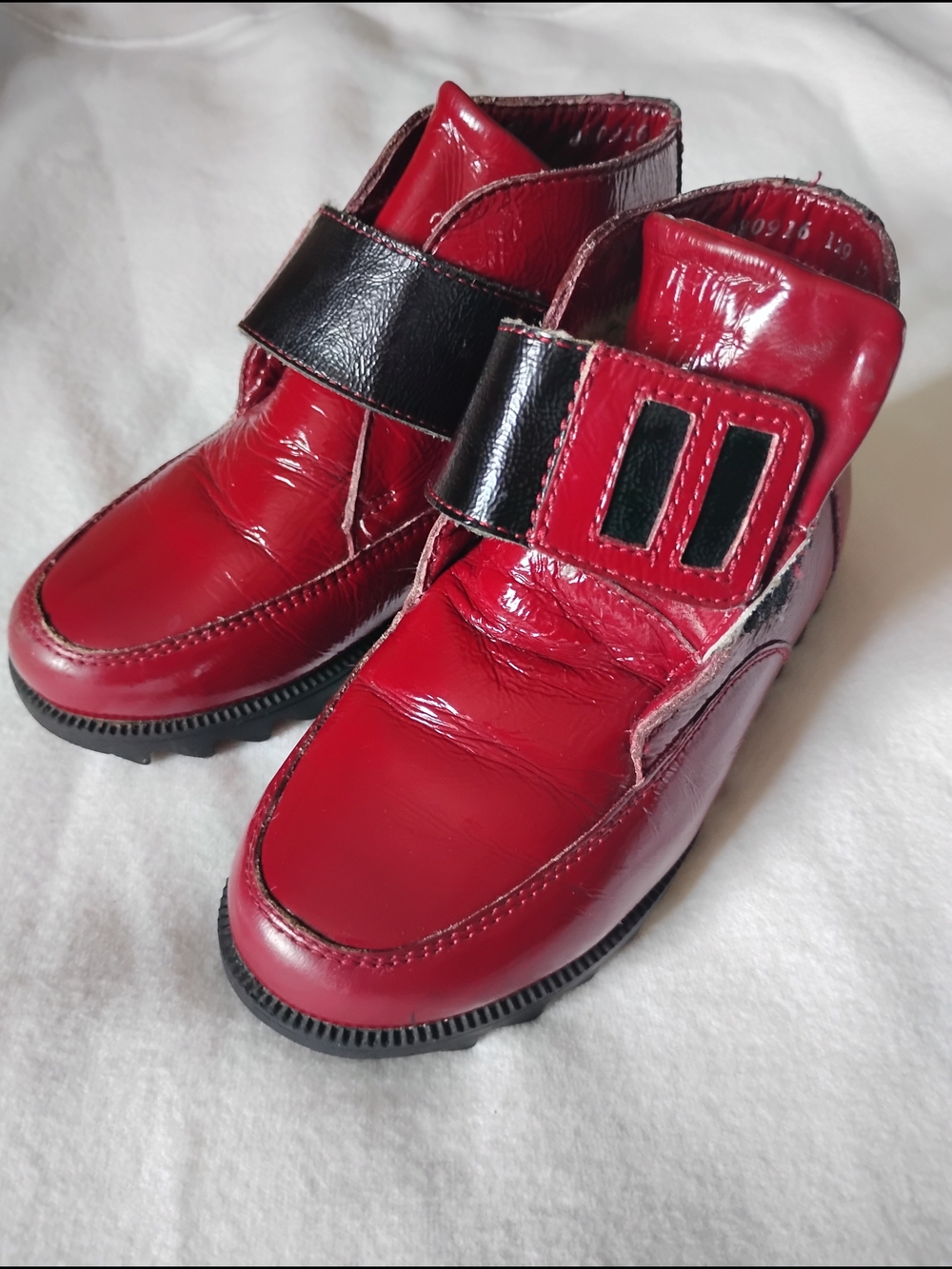 Kids Red Patent Leather Hook-and-Loop Shoes